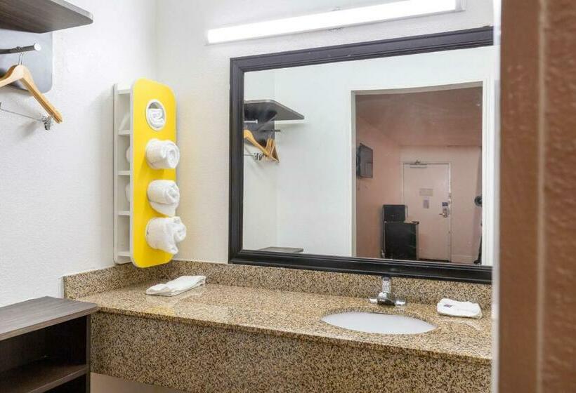 غرفة قياسية سرير كينج لذوى الإحتياجات الخاصة, Motel 6 Houston, Tx  East