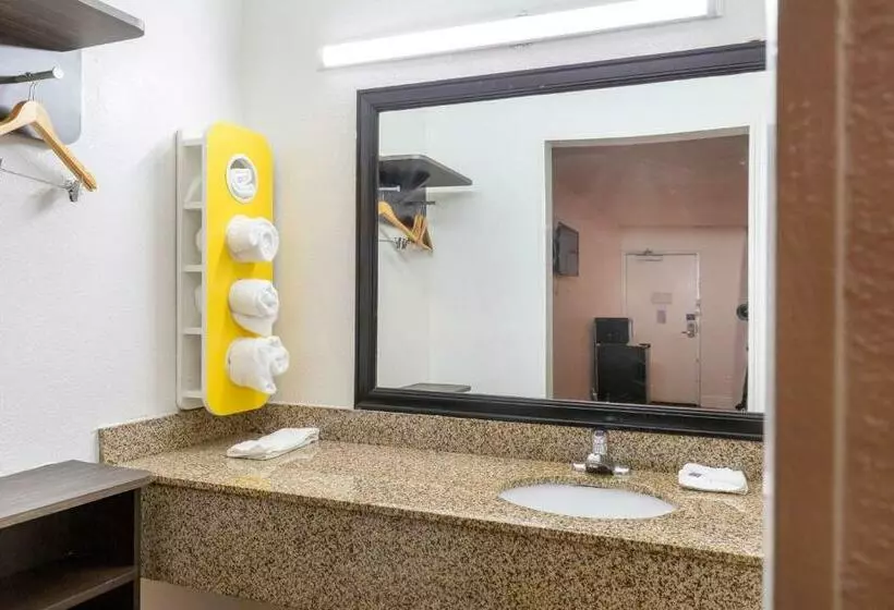 身障者適用キングサイズベッドルーム, Motel 6 Houston, Tx  East