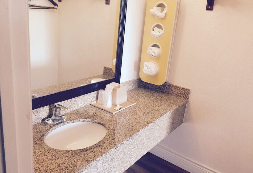 Номер Deluxe, Motel 6 Houston, Tx  East