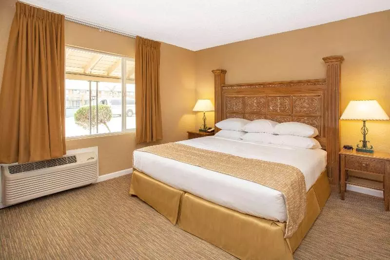 キングサイズベッドのスイートルーム, Travelodge By Wyndham Hawthorne