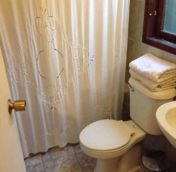 Quarto Estandar Banheiro Compartilhado, Hostal Monica