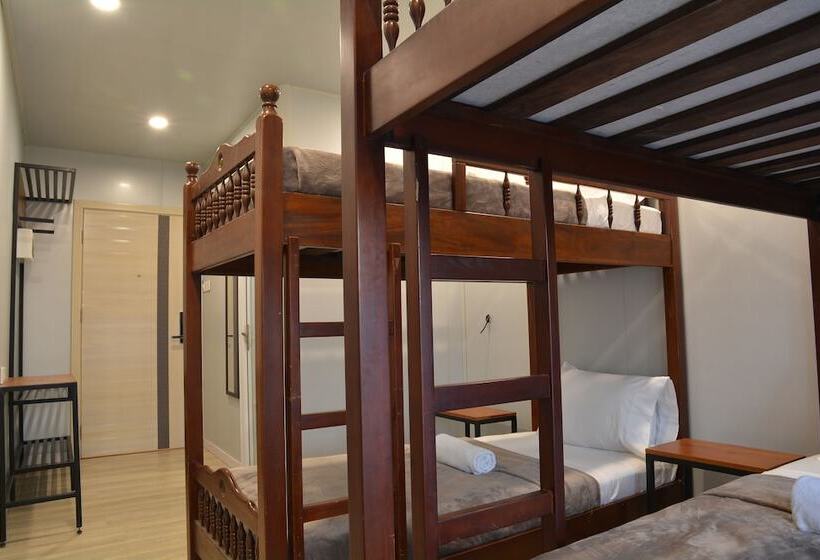 اتاق استاندارد چهار تخته, Cargotel Travel Inn