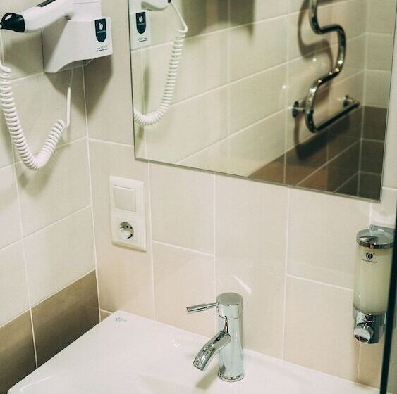 غرفة قياسية, Montana