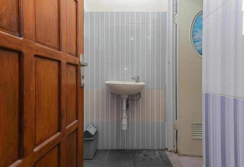 Семейный Номер, Reddoorz Syariah @ Klojen Malang