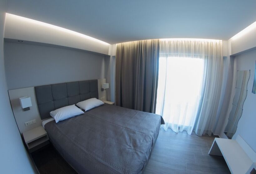 اتاق لوکس, Peloton Inn