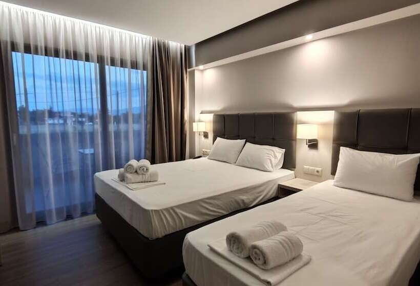 חדר דלוקס לשלושה, Peloton Inn