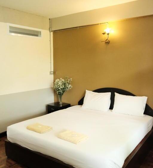 اتاق لوکس, Puangpech