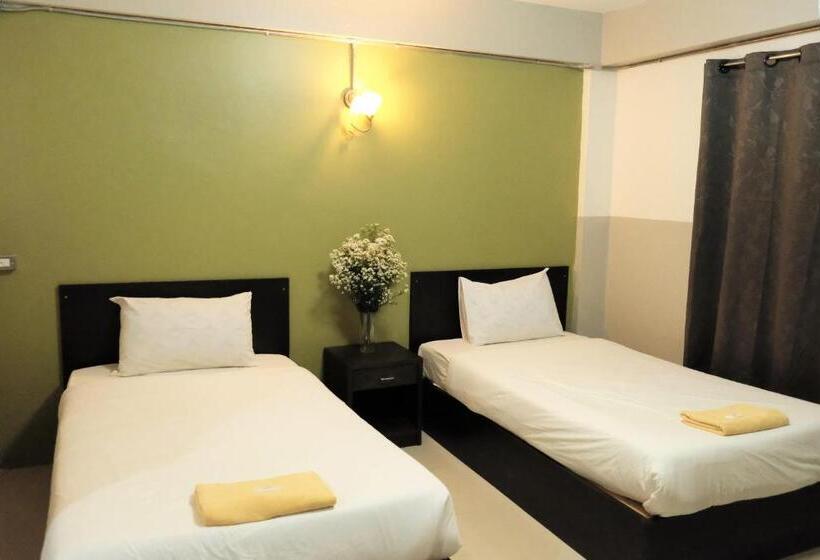 اتاق لوکس, Puangpech