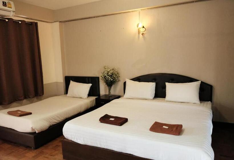 اتاق استاندارد سه نفره, Puangpech