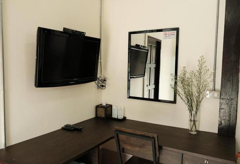 اتاق خانوادگی, Puangpech