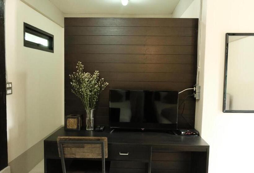 اتاق خانوادگی, Puangpech