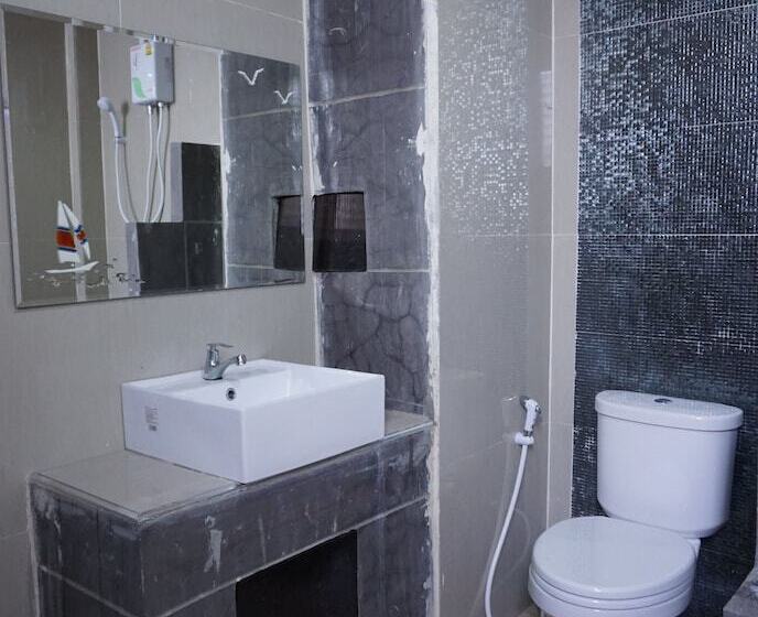 اتاق استاندارد سه نفره, Puangpech