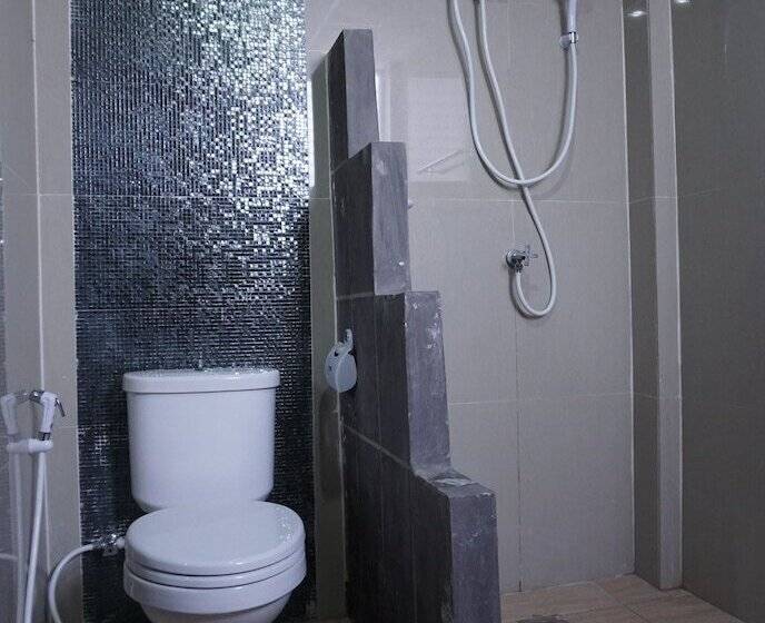 اتاق استاندارد سه نفره, Puangpech