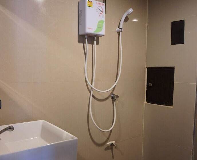 اتاق خانوادگی, Puangpech