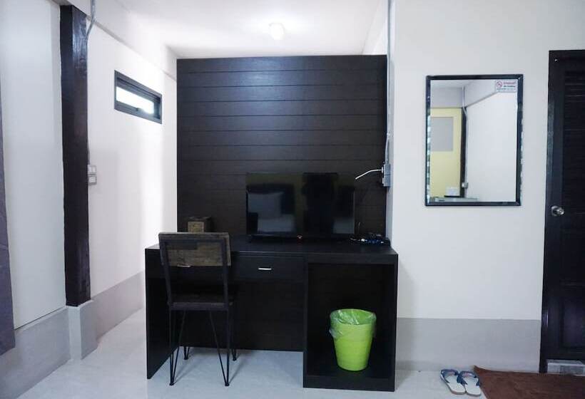 اتاق خانوادگی, Puangpech