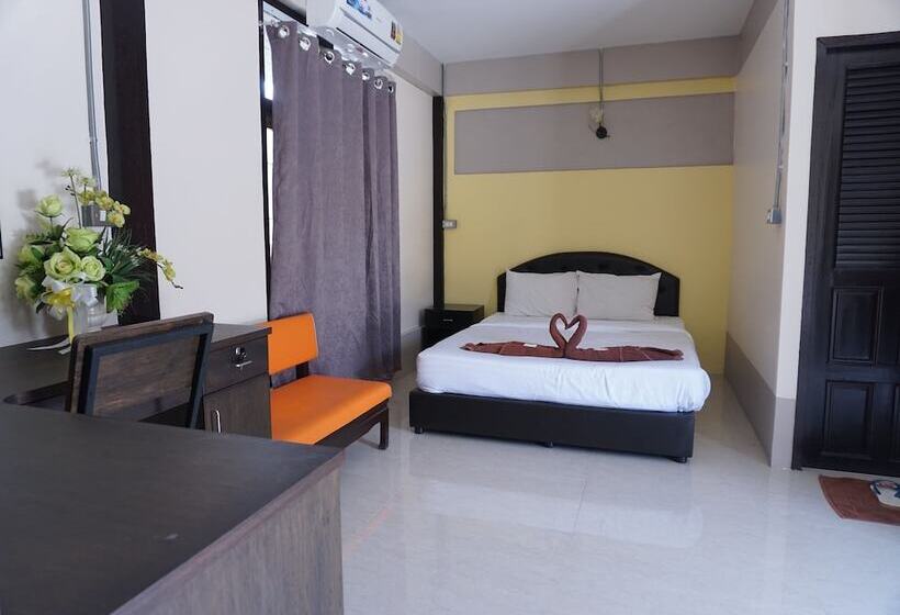 اتاق خانوادگی, Puangpech