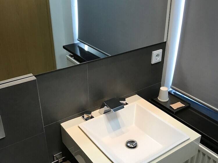 اتاق استاندارد, Rek Inn