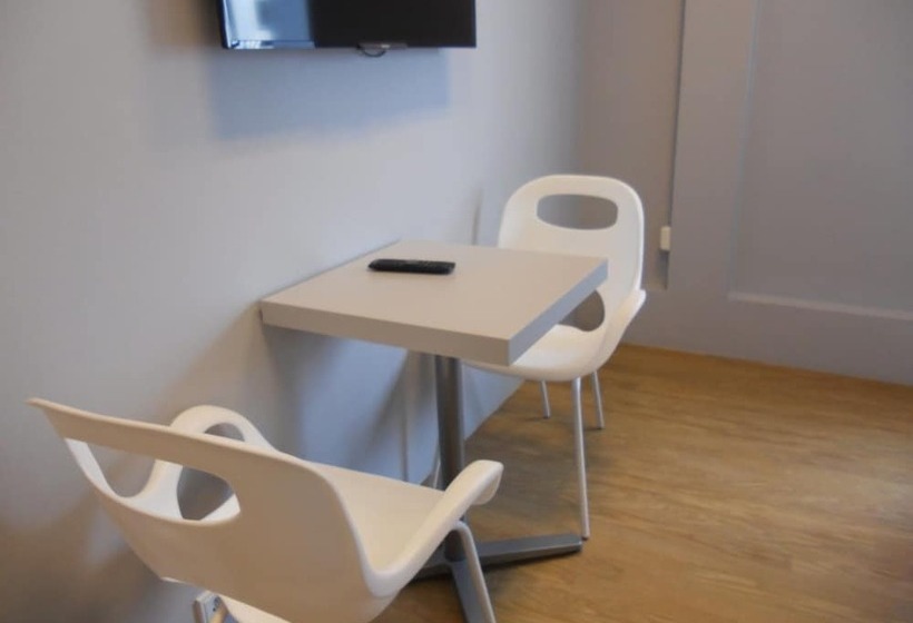 اتاق استاندارد, Rek Inn