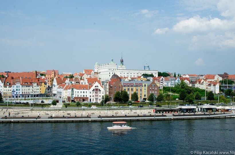 غرفة دور أخير, Cocorico Bed And Breakfast Old Town Szczecin Adults Only