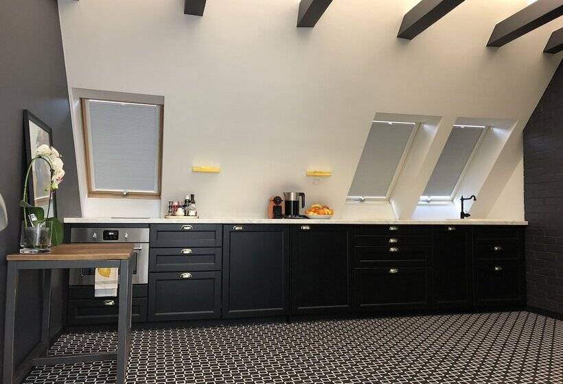 غرفة دور أخير, Cocorico Bed And Breakfast Old Town Szczecin Adults Only