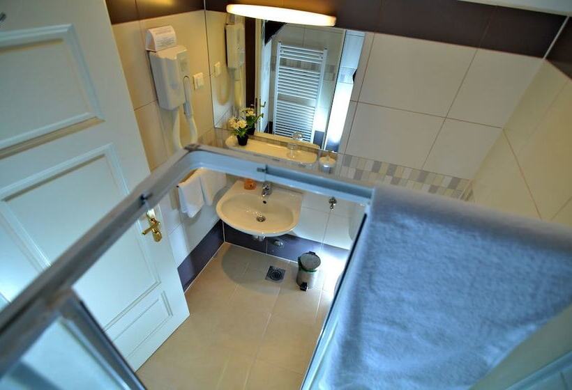 غرفة قياسية فردية, Sobe Bernarda