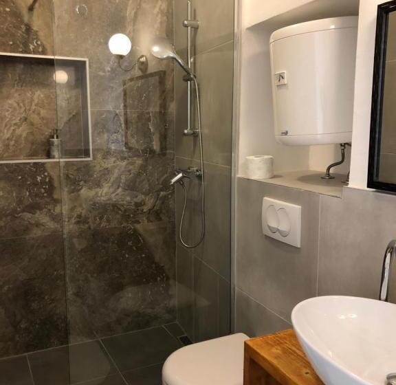 스탠다드 스튜디오 킹침대, Guest House Adriatica By Pinch