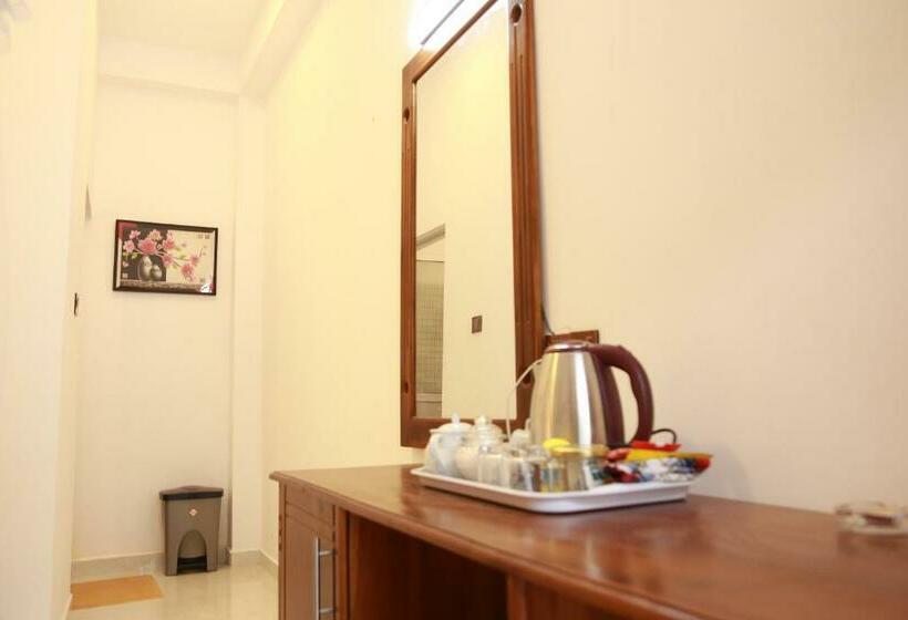 Deluxe Room, New Planet Guest