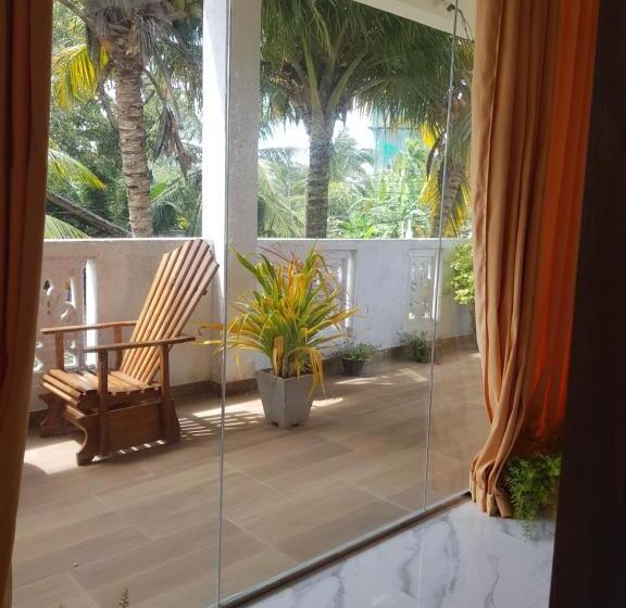 Family Room, New Planet Guest