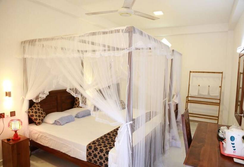 Family Room, New Planet Guest