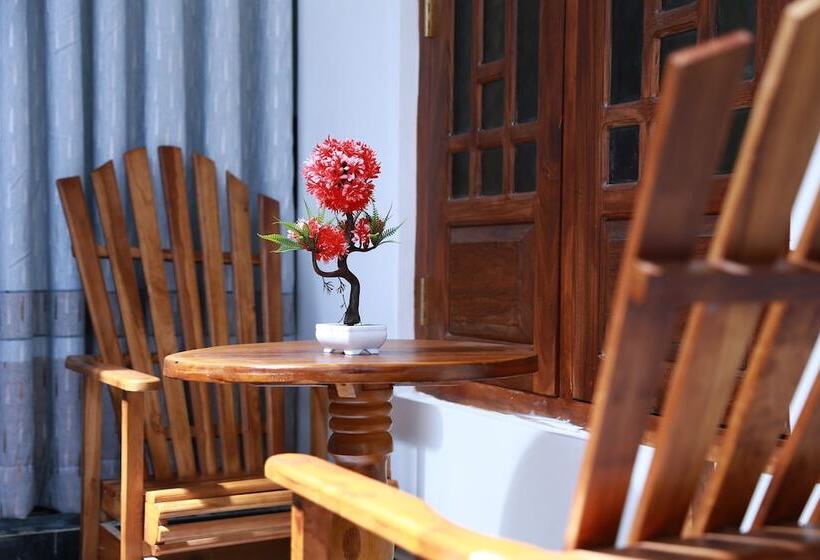 Family Room, New Planet Guest