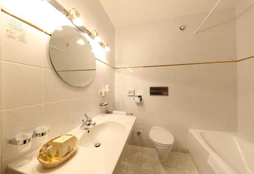 Семейный Номер, Lamark