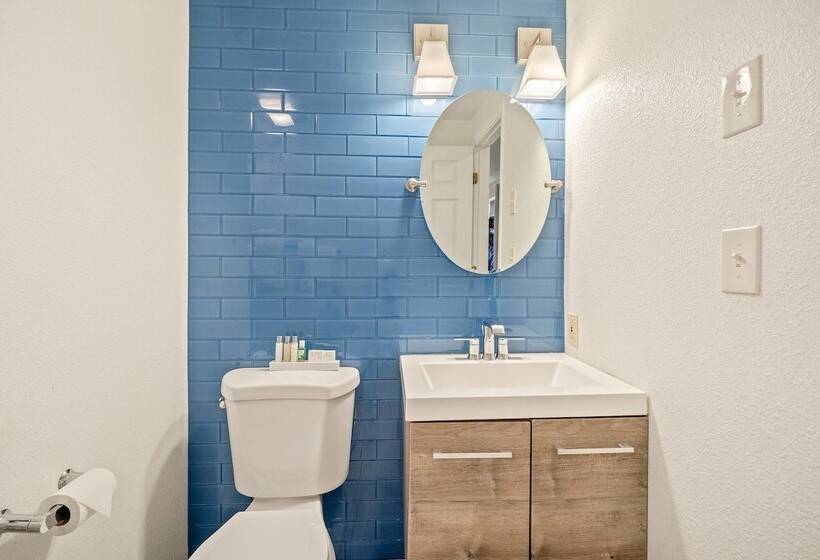 جناح, Founder's Brook Motel And Suites