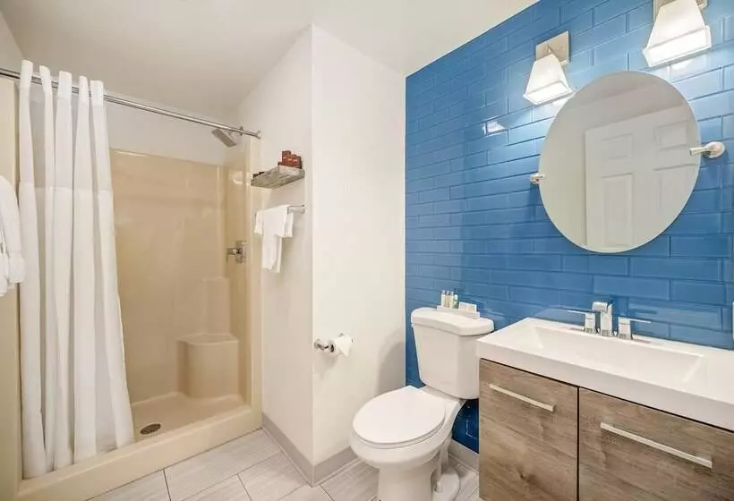 スイート, Founder's Brook Motel And Suites