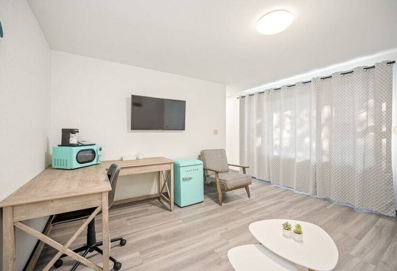 جناح, Founder's Brook Motel And Suites