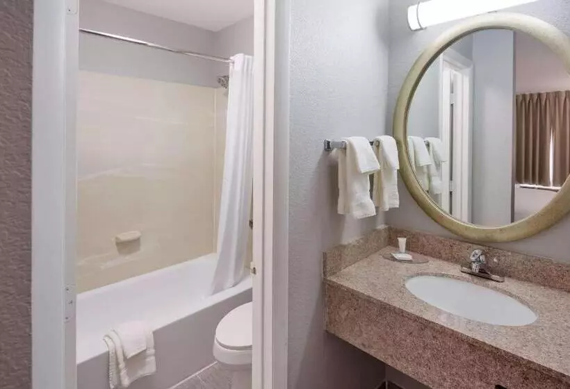 اتاق استاندارد, Clarion Pointe Indianapolis Northeast