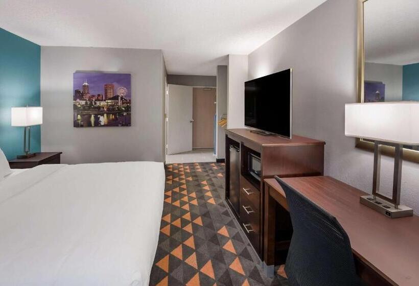 身障者適用キングサイズベッドルーム, Clarion Pointe Indianapolis Northeast