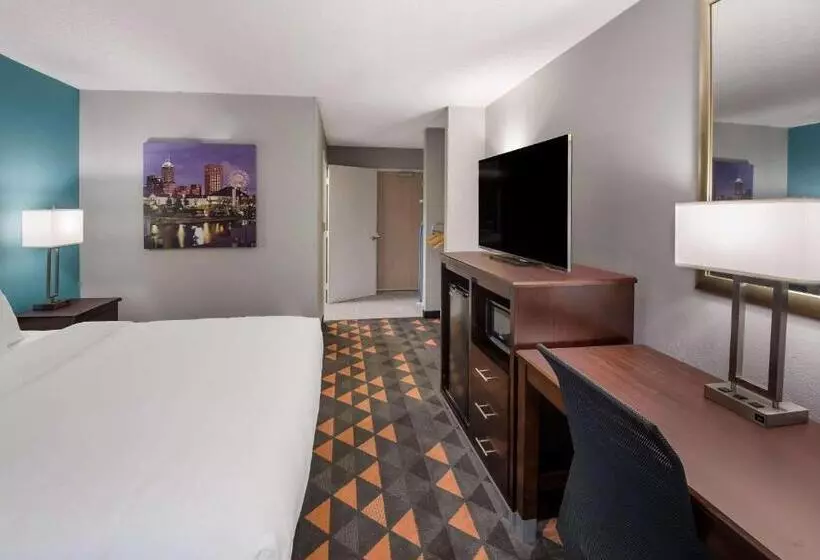 اتاق استاندارد با تخت بزرگ برای معلولان, Clarion Pointe Indianapolis Northeast