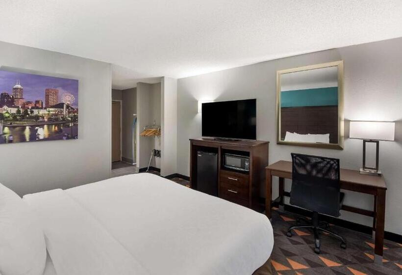 身障者適用キングサイズベッドルーム, Clarion Pointe Indianapolis Northeast