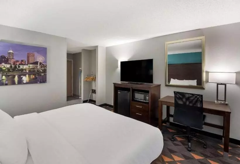 اتاق استاندارد با تخت بزرگ برای معلولان, Clarion Pointe Indianapolis Northeast