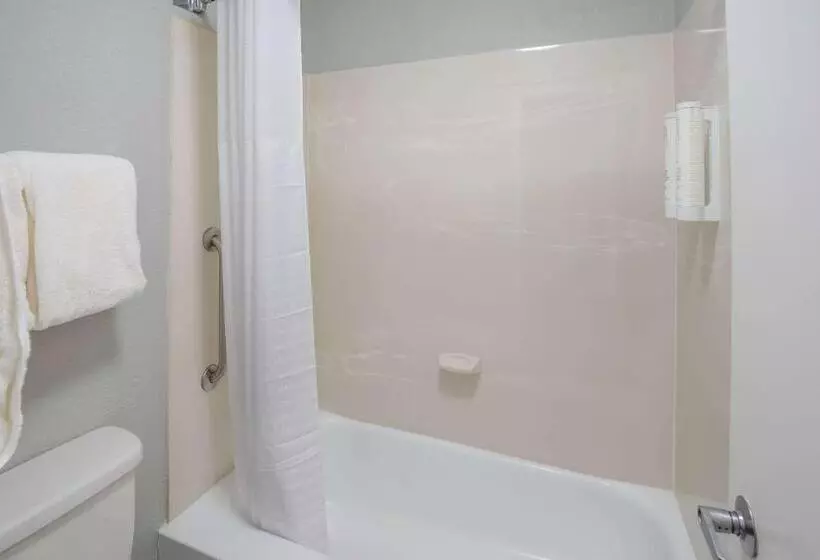 اتاق استاندارد با تخت بزرگ, Clarion Pointe Indianapolis Northeast