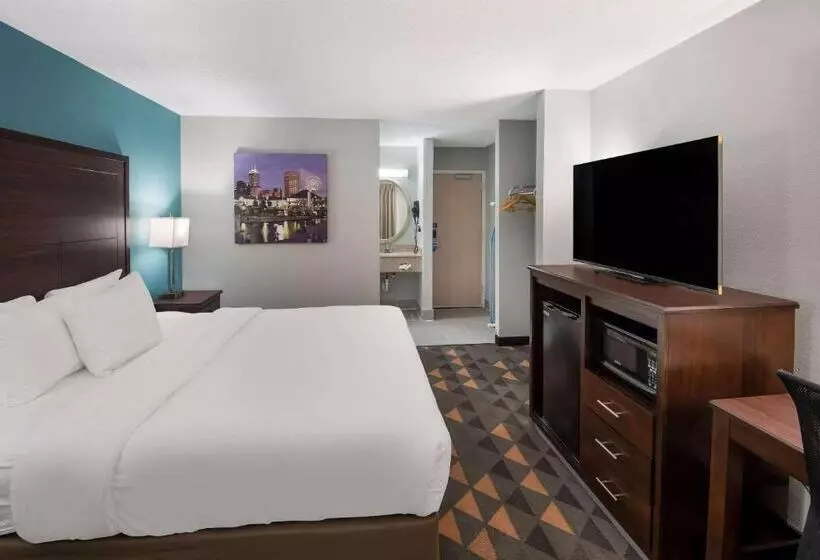 اتاق استاندارد با تخت بزرگ, Clarion Pointe Indianapolis Northeast