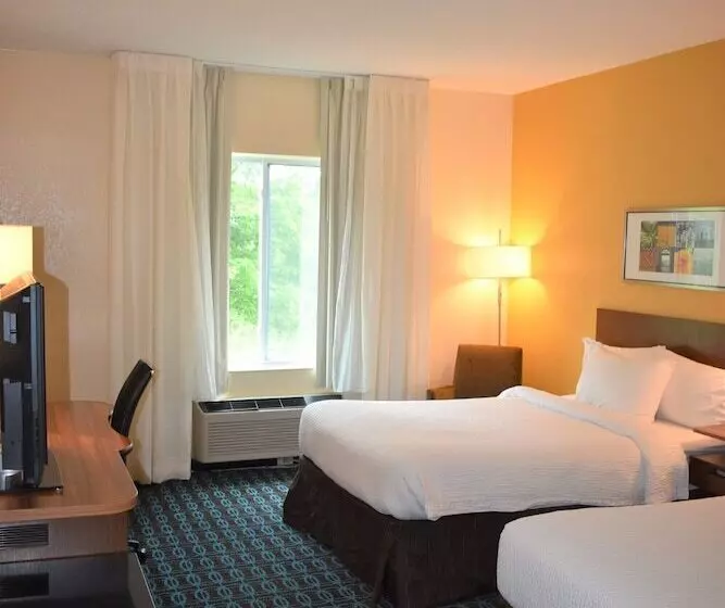 ２ダブルベッドのスタンダードルーム, Fairfield Inn & Suites By Marriott Cleveland Streetsboro