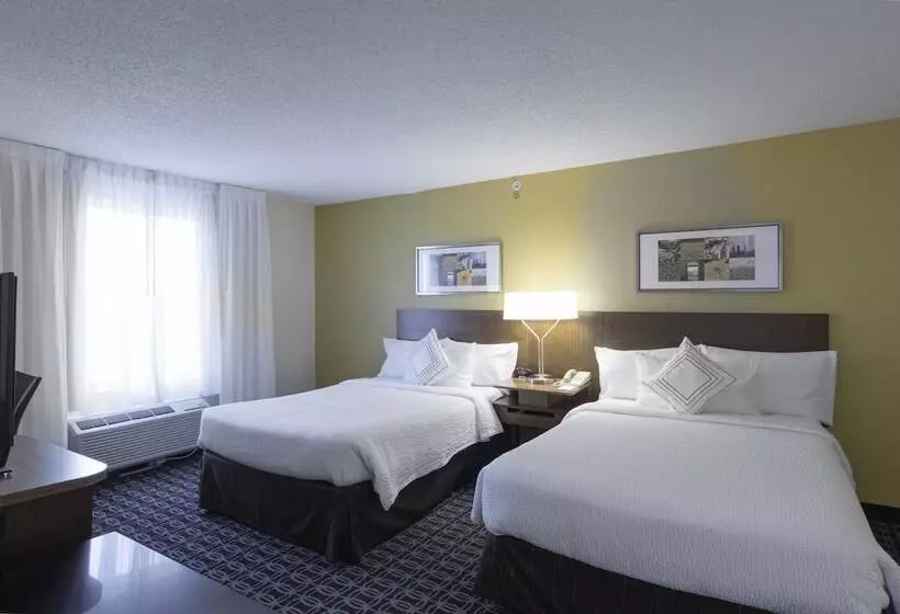 ２ダブルベッドのスタンダードルーム, Fairfield Inn & Suites By Marriott Cleveland Streetsboro