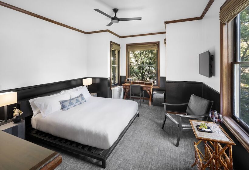 디럭스 룸, Gaige House