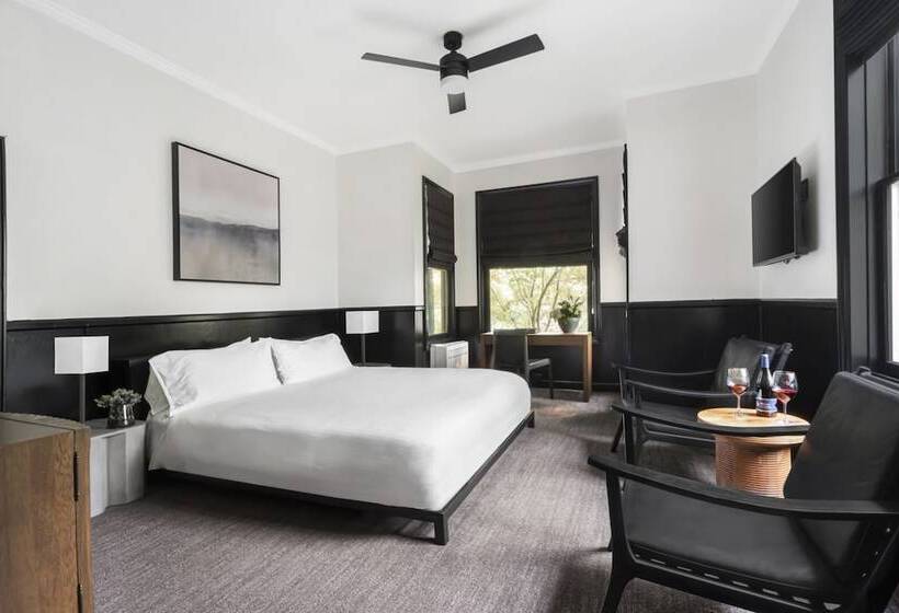 디럭스 룸, Gaige House