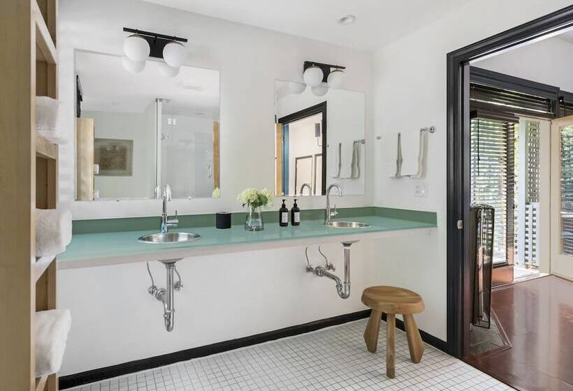 스위트, Gaige House