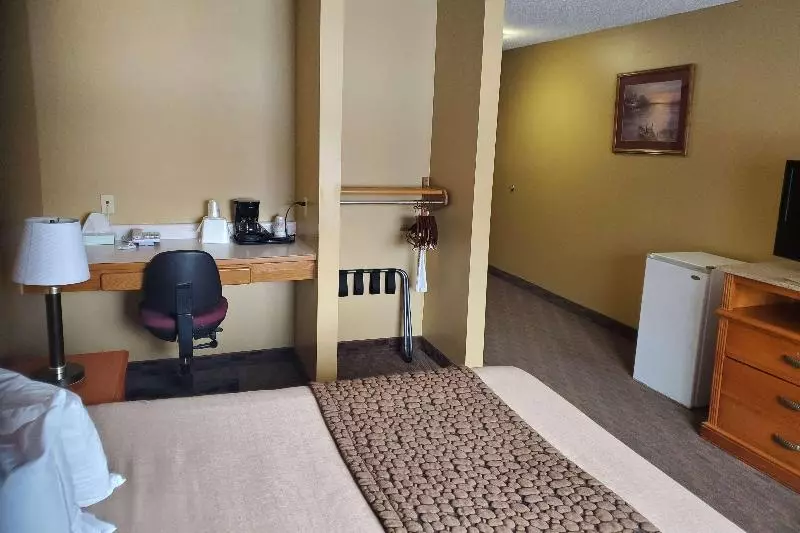 اتاق استاندارد با تخت بزرگ برای معلولان, Governors Inn A Travelodge By Wyndham