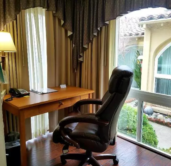 اتاق لوکس, Los Gatos Garden Inn