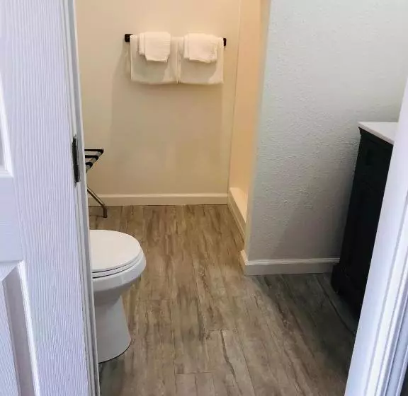اتاق لوکس با تخت بزرگ, Motel Garberville