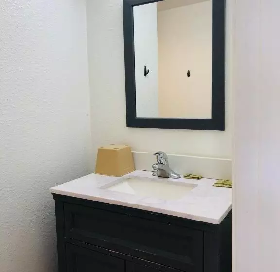 اتاق لوکس با تخت بزرگ, Motel Garberville